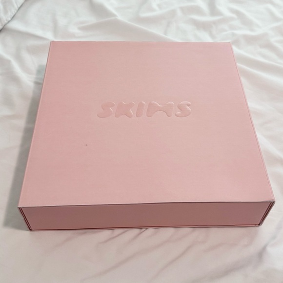 Skims Sleep Long Sleeve Button Up Set - Bubble Gum - Picture 6 of 6